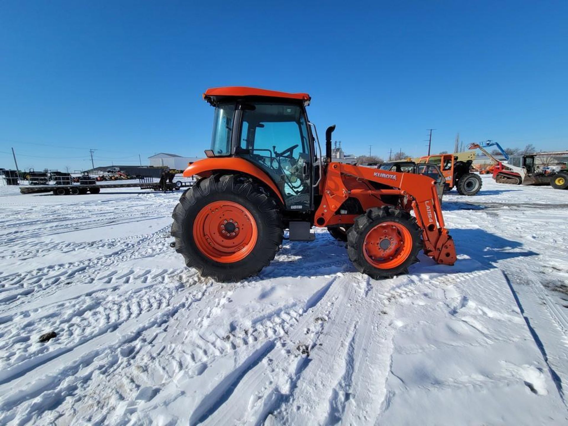 Kubota M7060 Cab Loader Tractor 'Ride & Drive' - Image 8 of 37