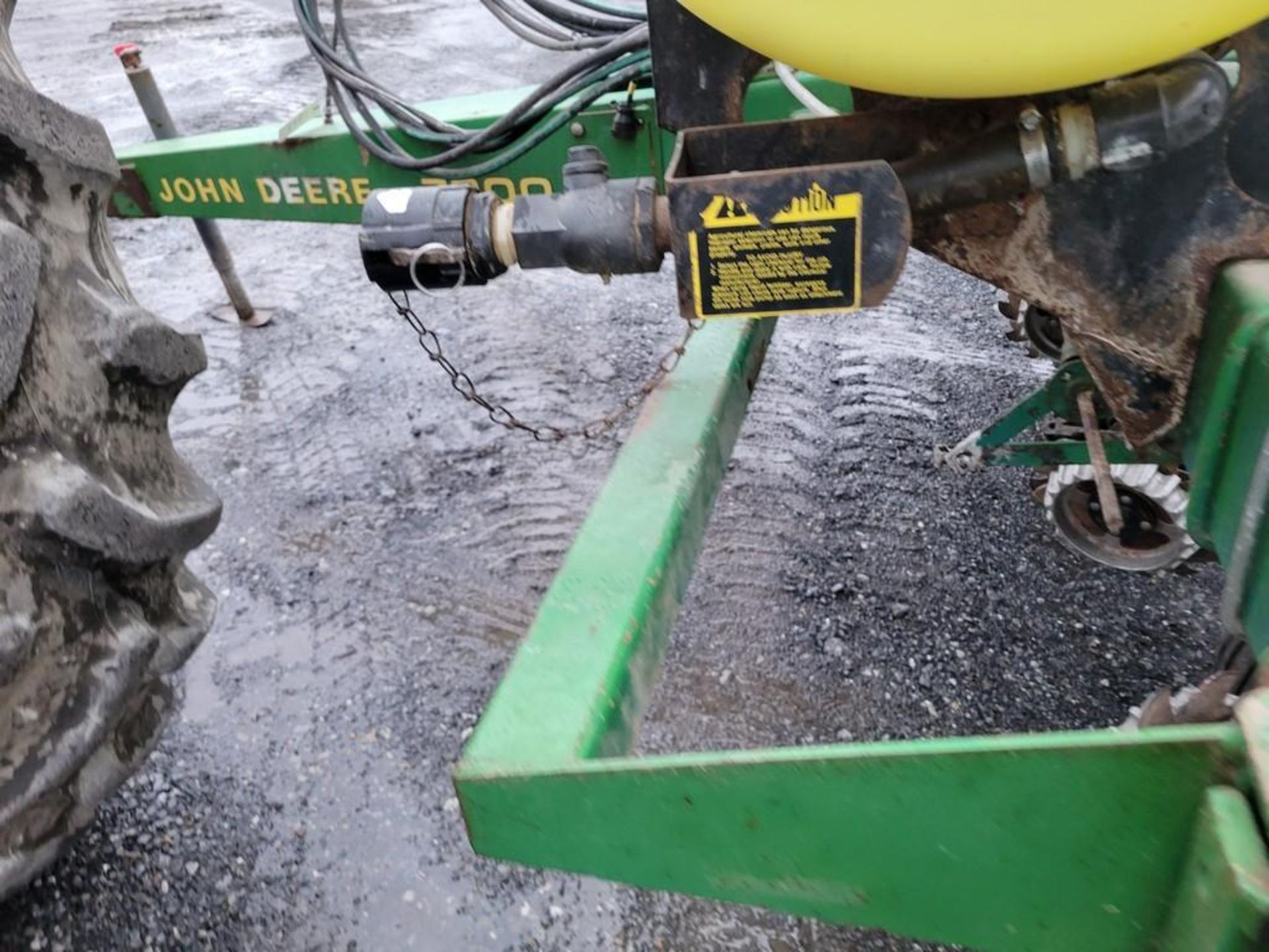 John Deere 7200 Corn Planter - Image 27 of 30