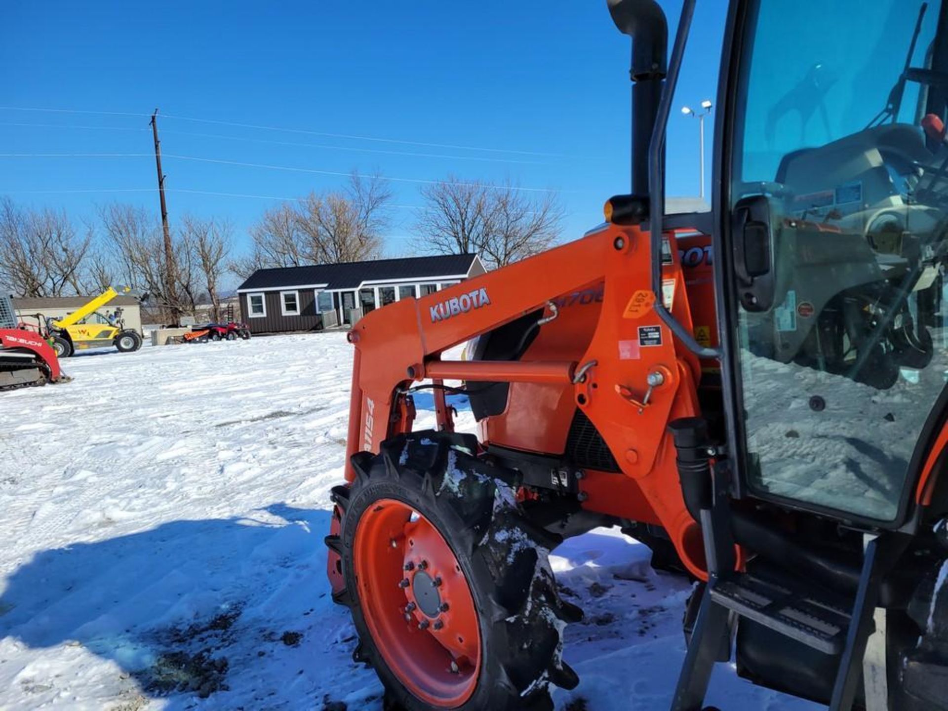 Kubota M7060 Cab Loader Tractor 'Ride & Drive' - Image 16 of 37