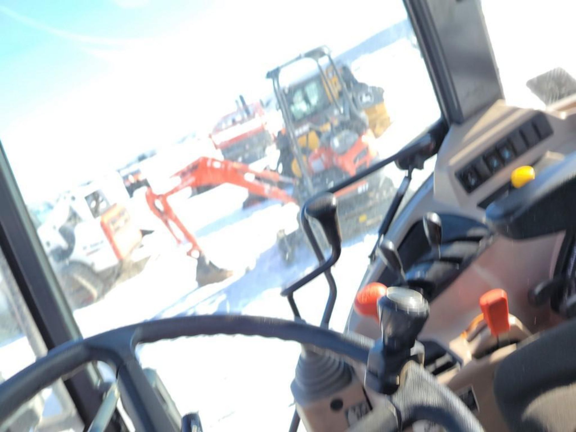 Kubota M7060 Cab Loader Tractor 'Ride & Drive' - Image 29 of 37