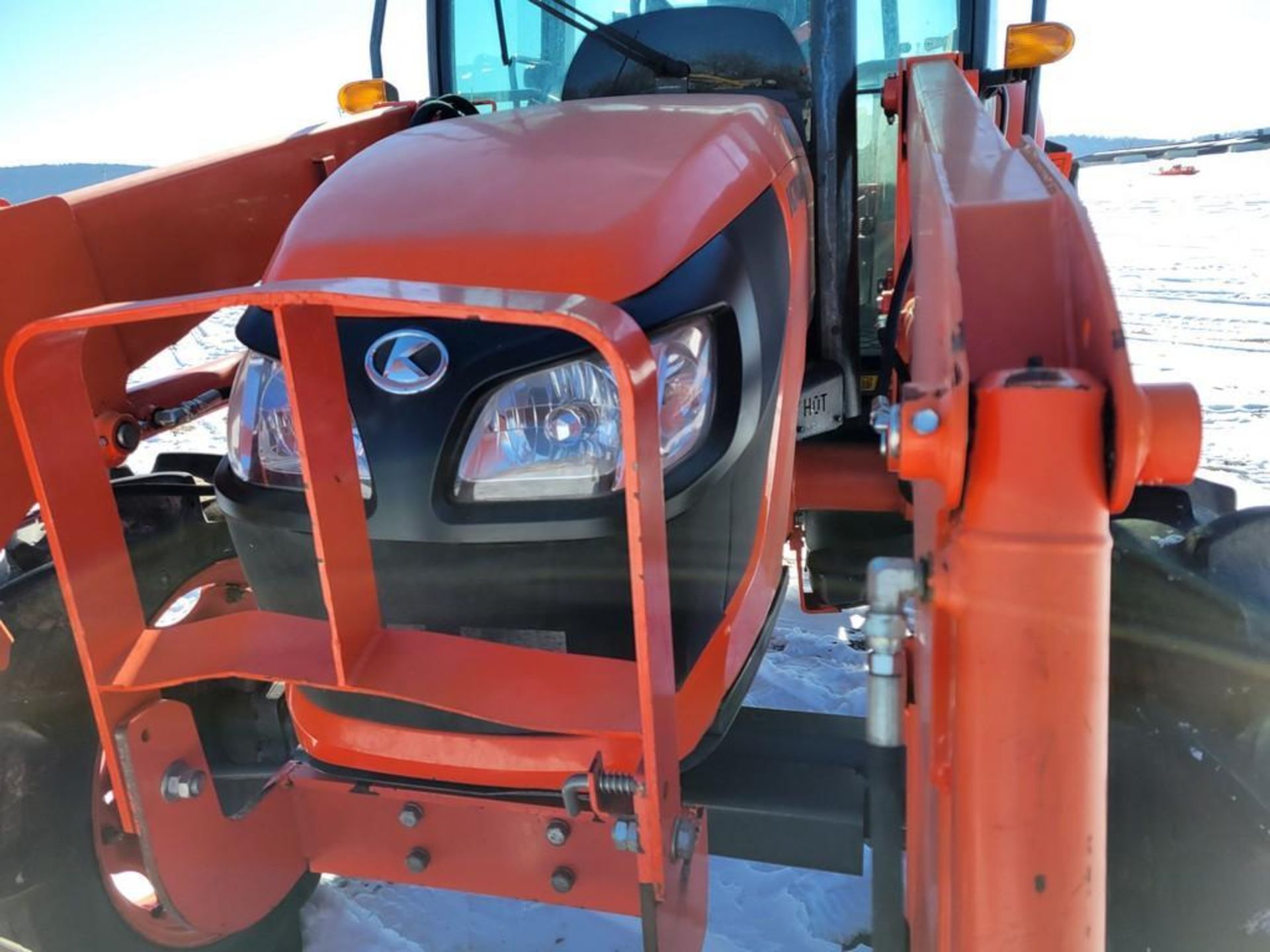 Kubota M7060 Cab Loader Tractor 'Ride & Drive' - Image 25 of 37