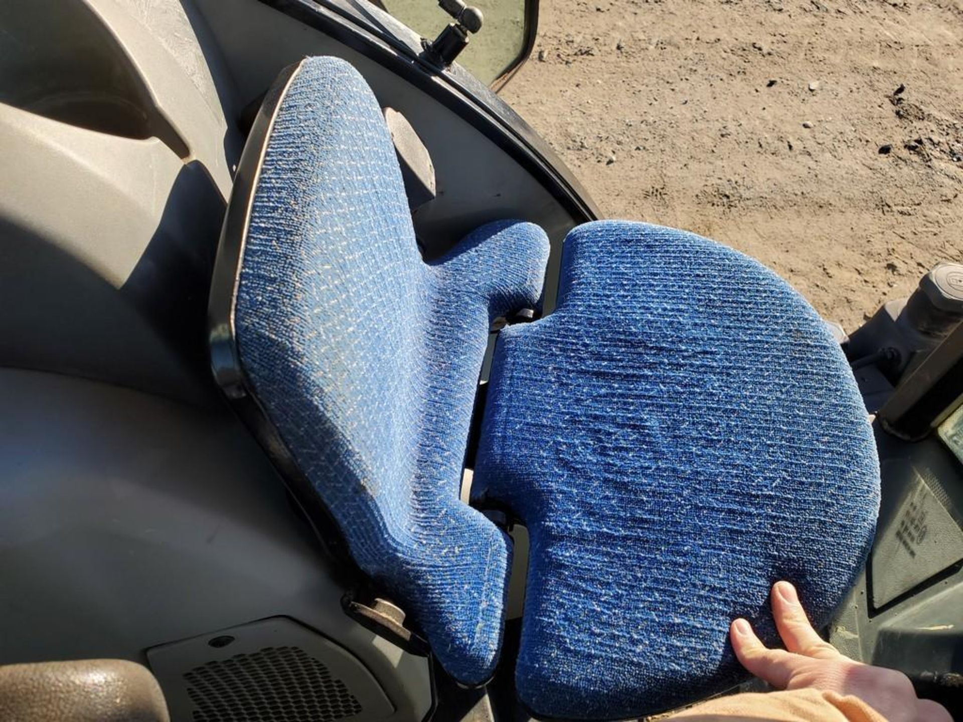 2015 New Holland T4.100 Cab Loader Tractor 'Ride & Drive' - Image 41 of 49