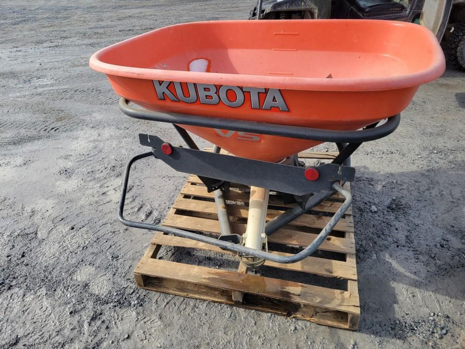 2013 Kubota VS400 Horn Spreader - Image 3 of 14