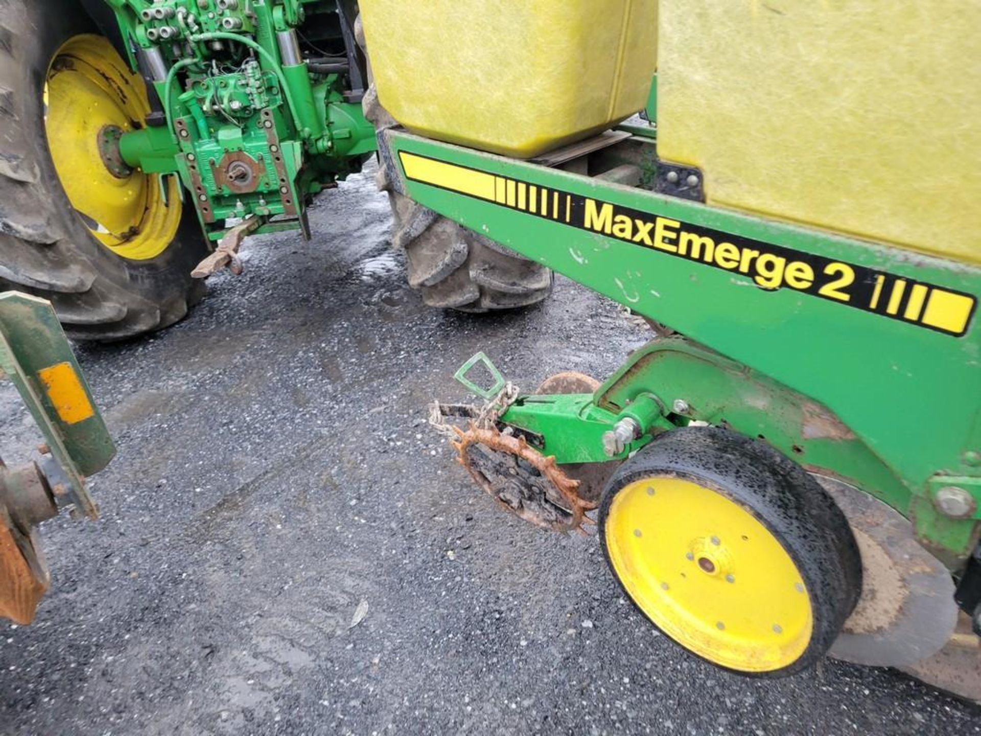 John Deere 7200 Corn Planter - Image 9 of 30