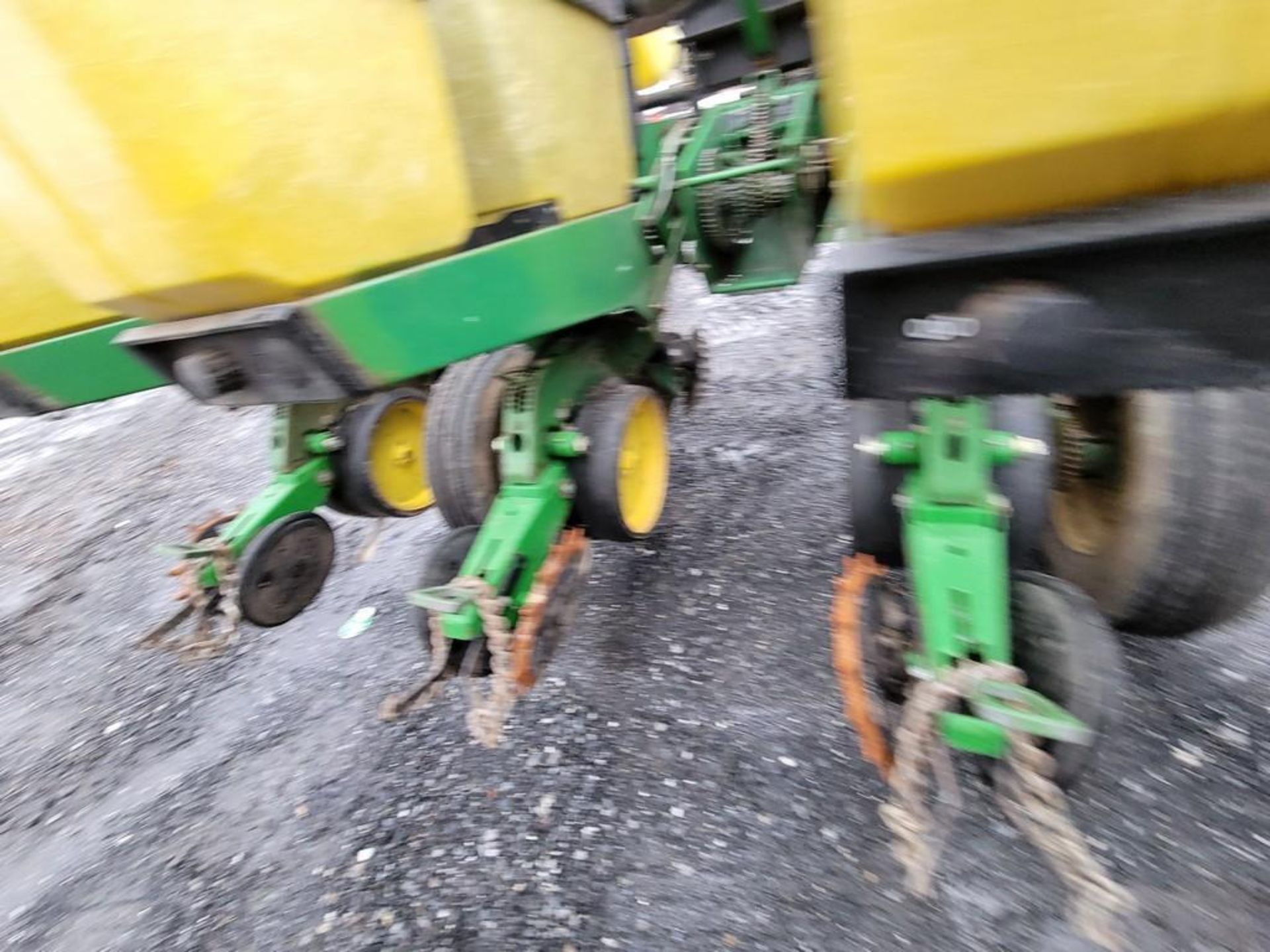 John Deere 7200 Corn Planter - Image 15 of 30