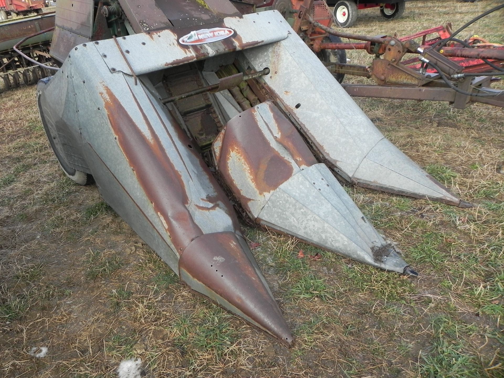 New Idea 325 Corn Picker - Image 4 of 15