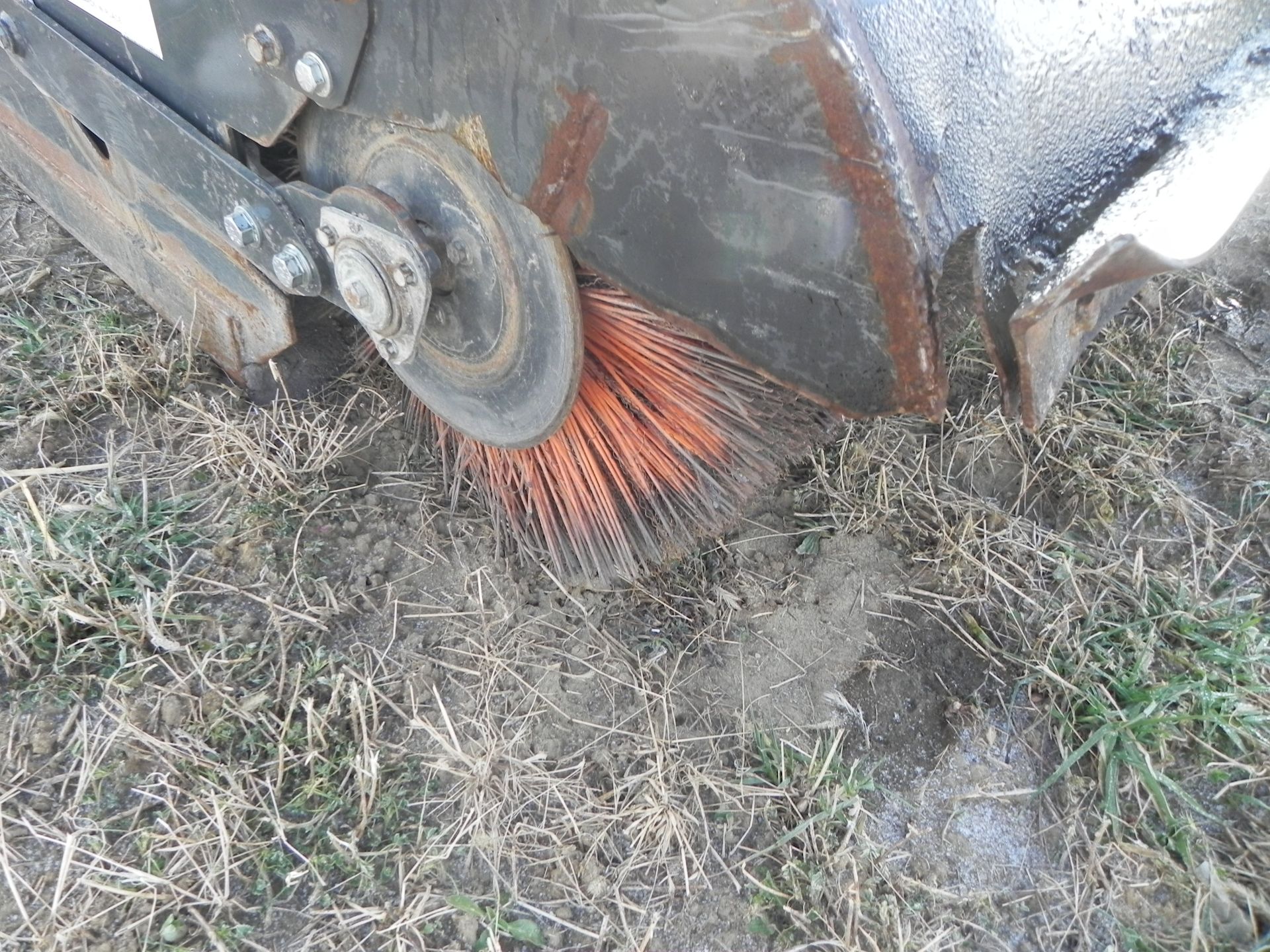 2020 Bobcat 84 Sweeper Bucket Broom - Image 5 of 11
