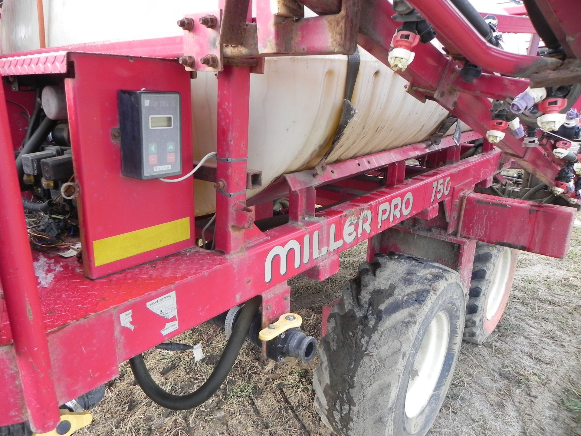 Miller Pro 750 Field Sprayer - Image 4 of 18