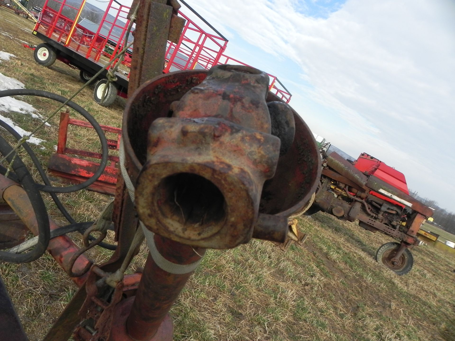 New Idea 325 Corn Picker - Image 13 of 15