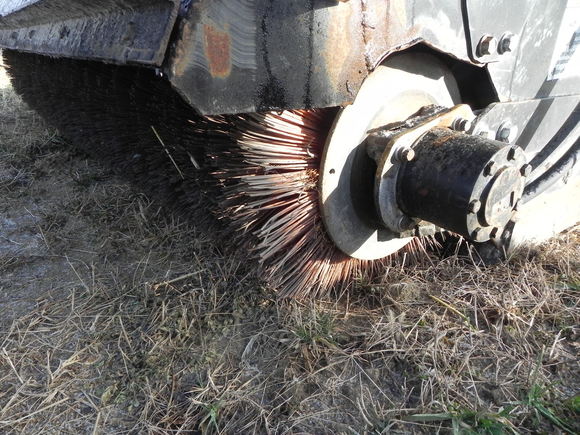 2020 Bobcat 84 Sweeper Bucket Broom - Image 4 of 11