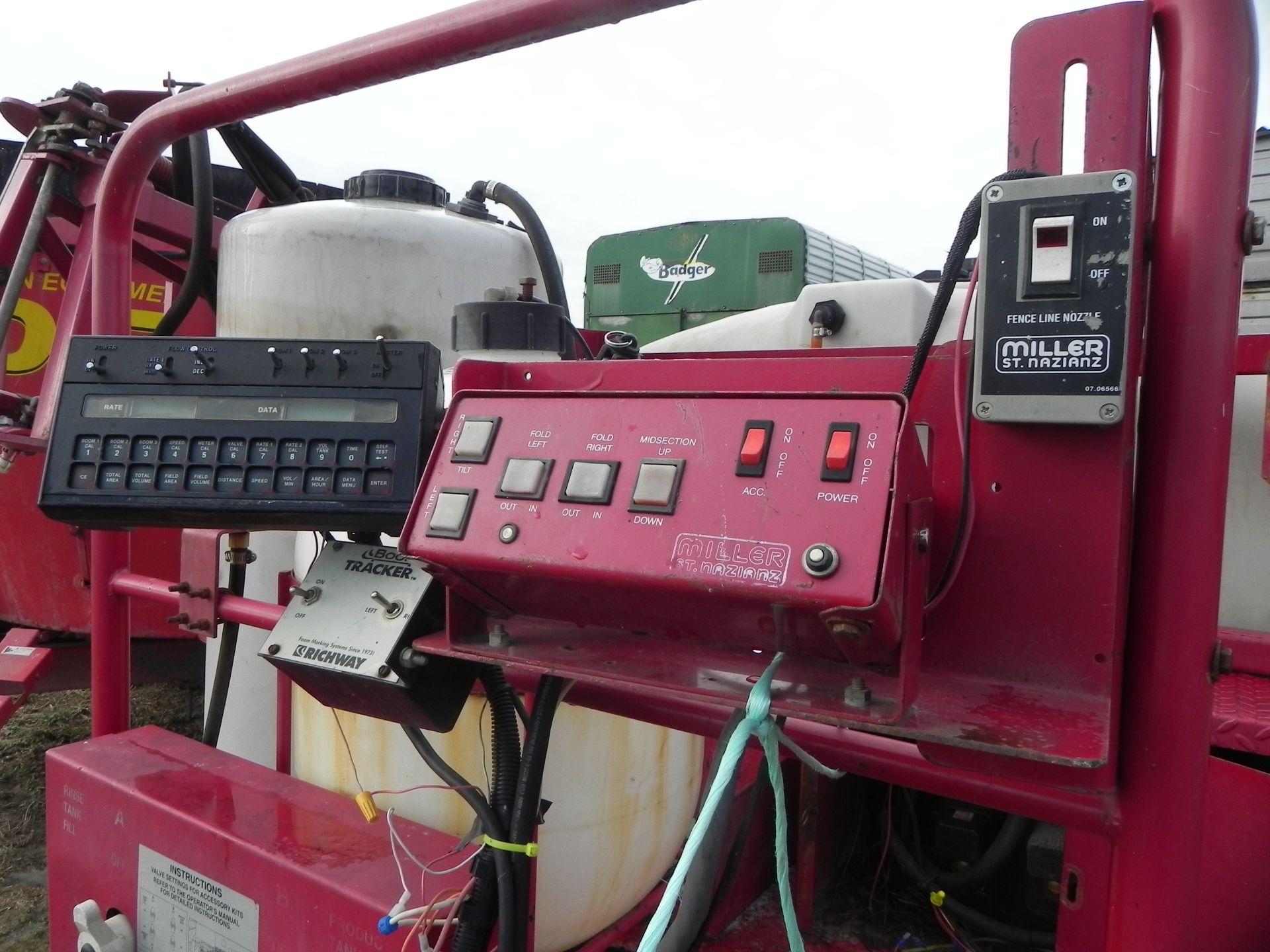 Miller Pro 750 Field Sprayer - Image 15 of 18