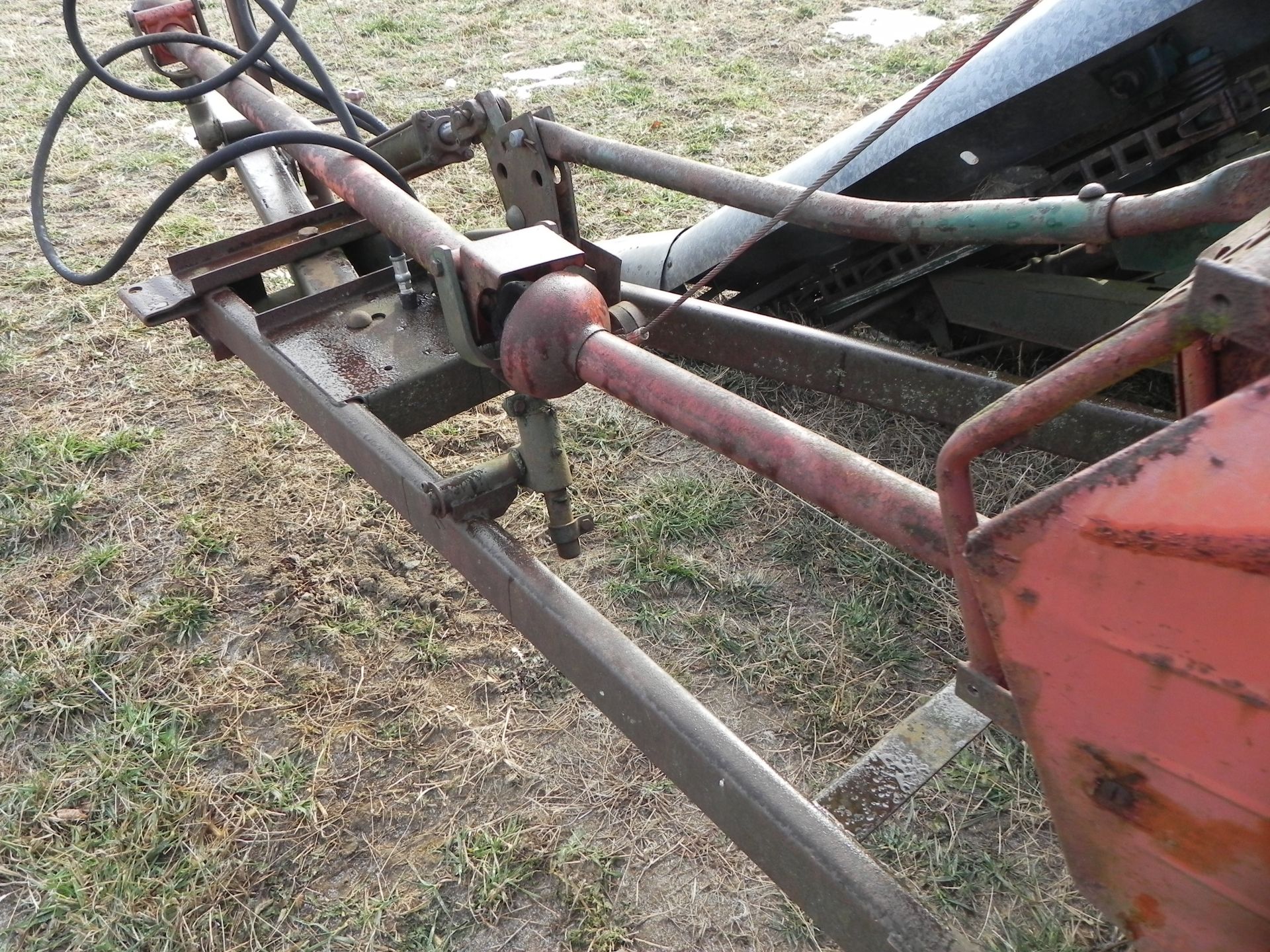 New Idea 325 Corn Picker - Image 11 of 15