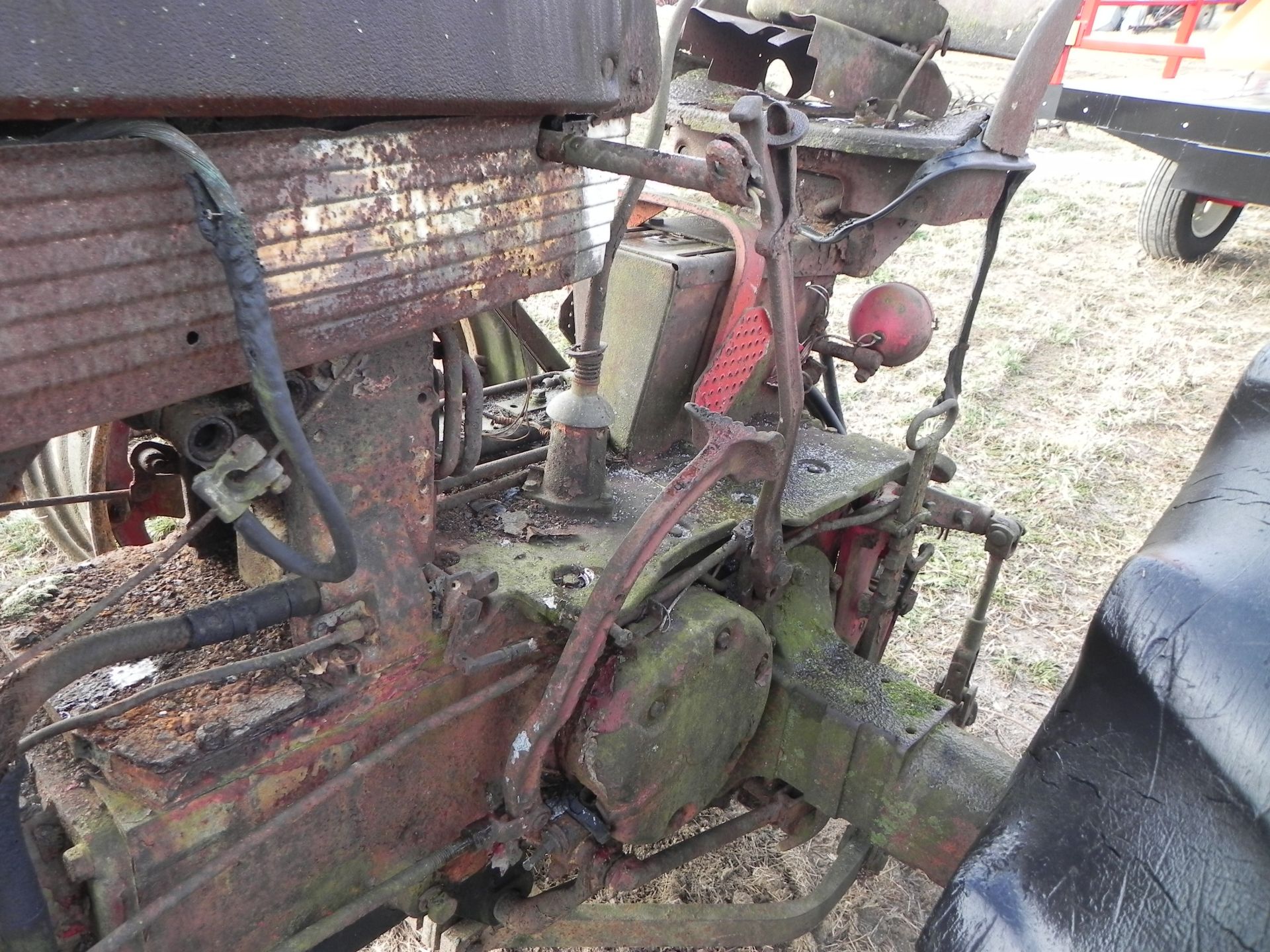 International 460 Tractor 'AS-IS' - Image 9 of 11