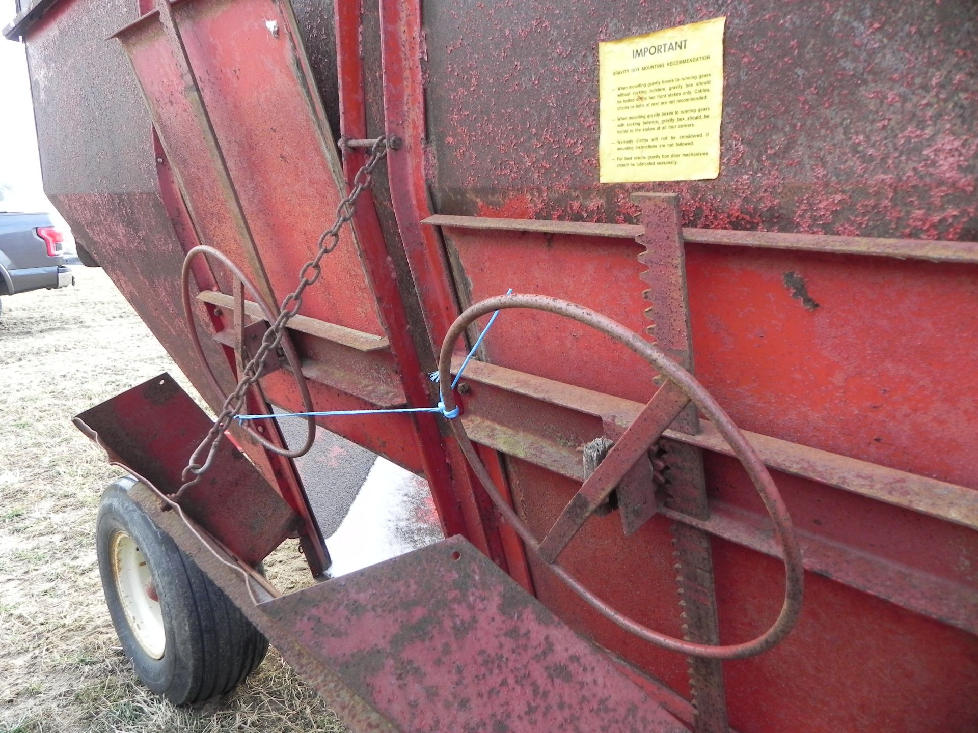 McCurdy 375 Bin Wagon - Image 8 of 14