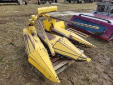 New Holland 824 Corn Head