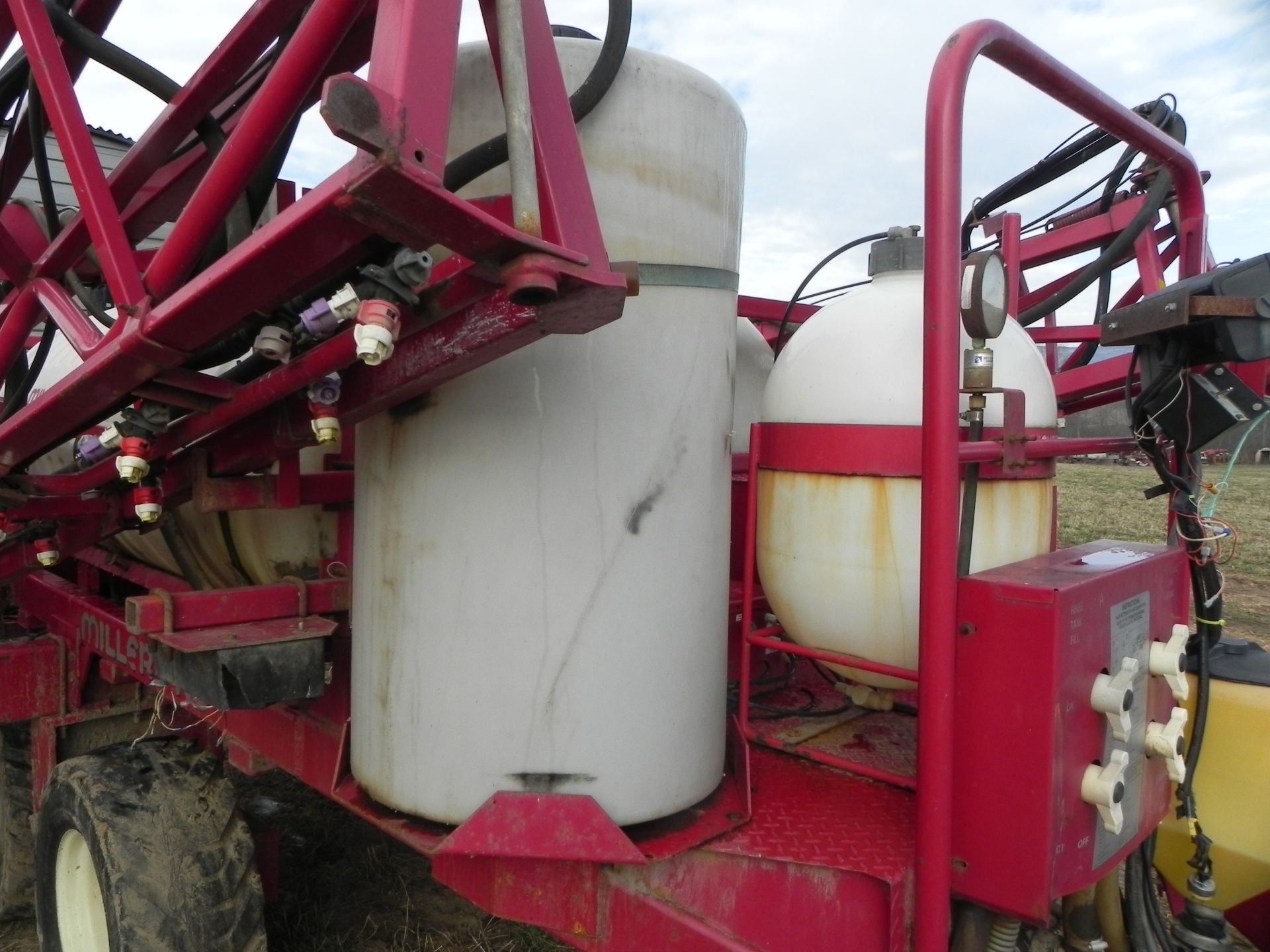 Miller Pro 750 Field Sprayer - Image 11 of 18