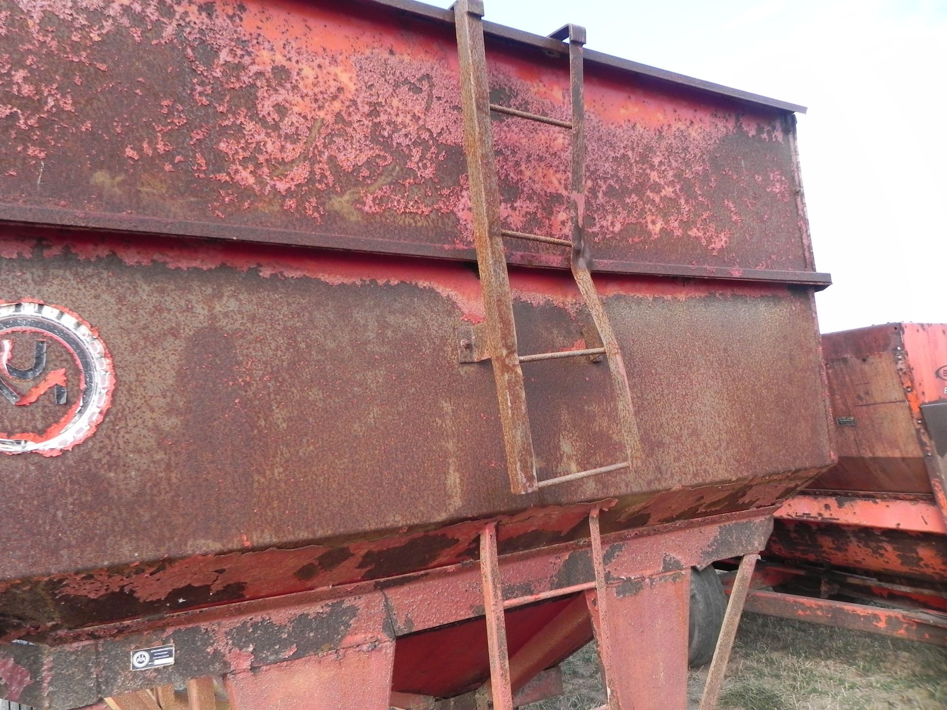 McCurdy 375 Bin Wagon - Image 12 of 14