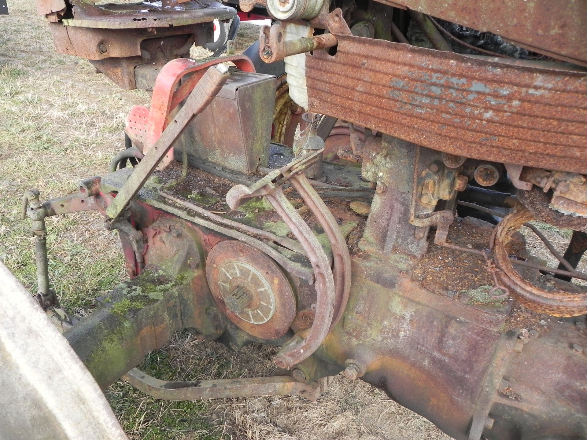 International 460 Tractor 'AS-IS' - Image 4 of 11