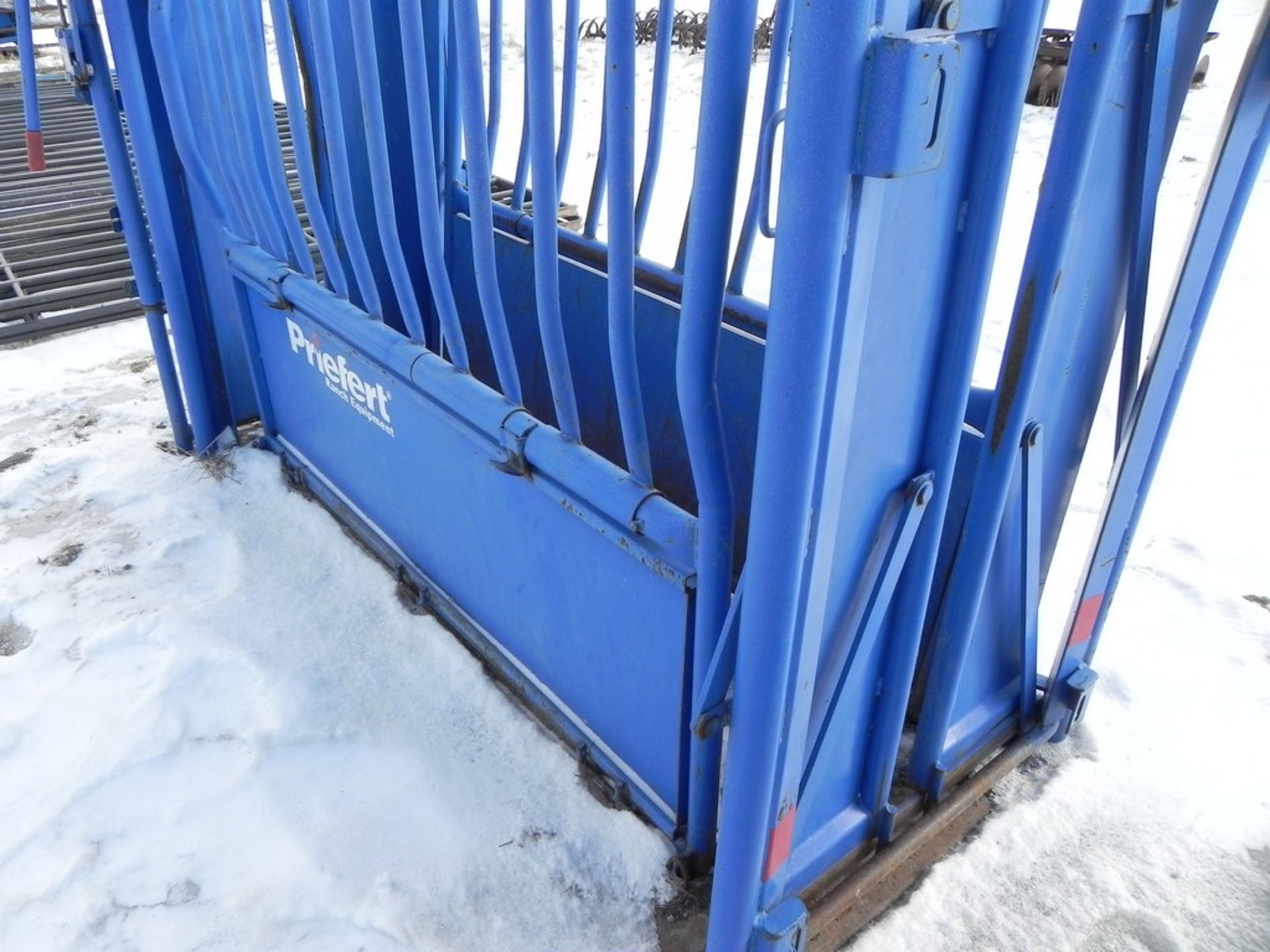 Priefert S04 Squeeze Chute - Image 6 of 10
