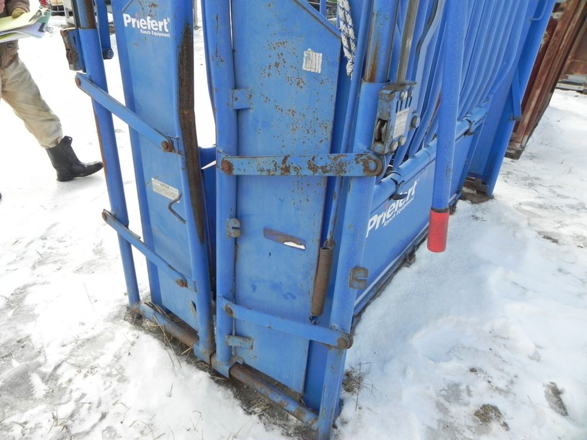 Priefert S04 Squeeze Chute - Image 7 of 10