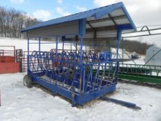 Bale Feeder with Roof