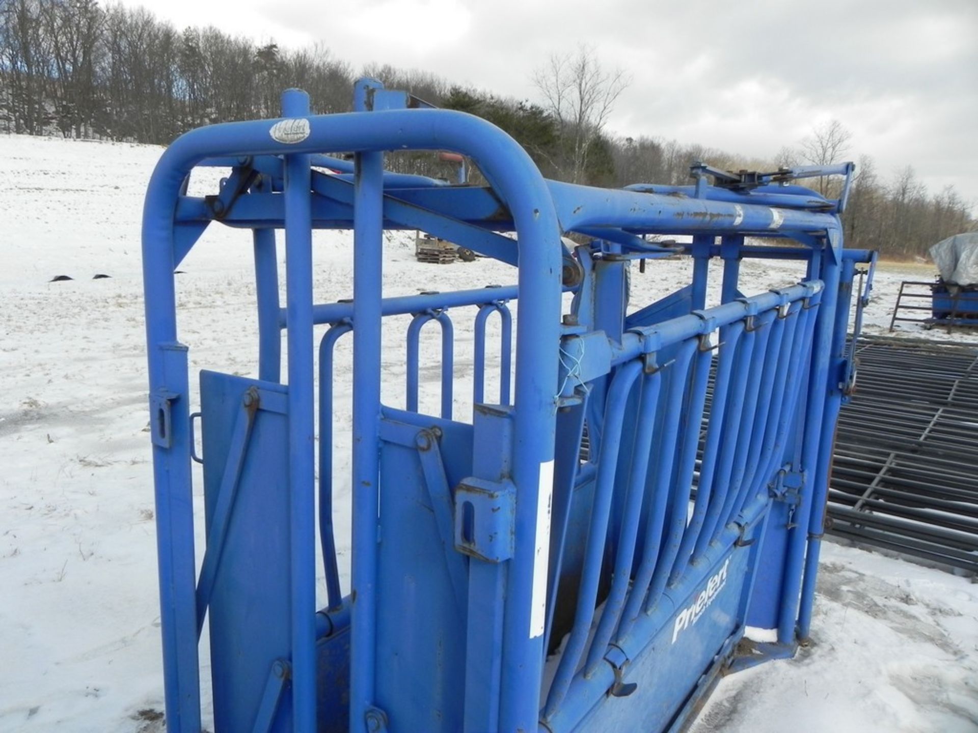 Priefert S04 Squeeze Chute - Image 4 of 10