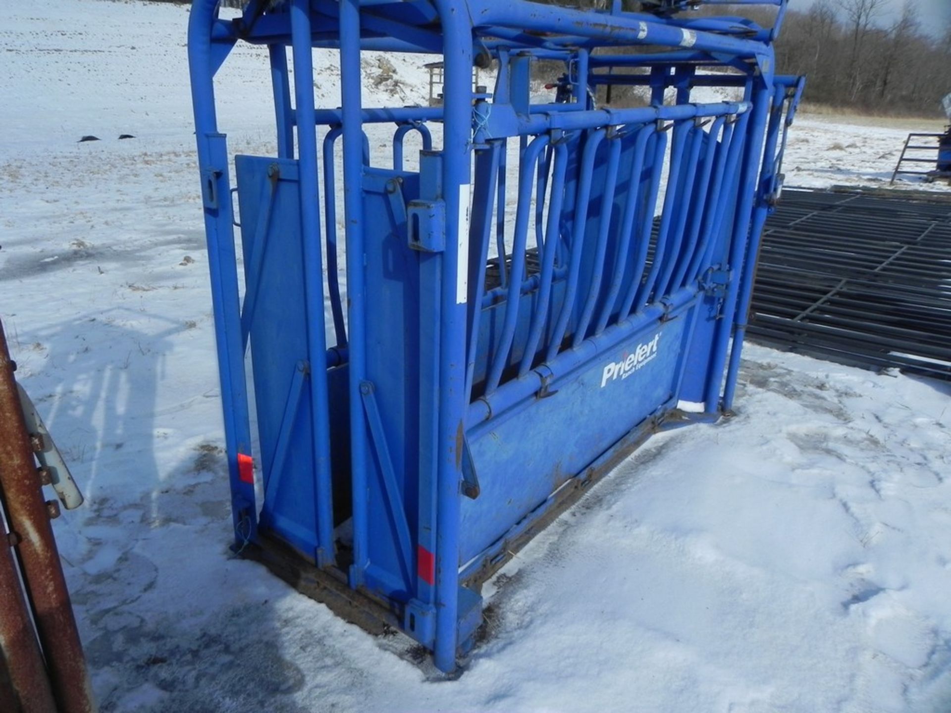 Priefert S04 Squeeze Chute - Image 3 of 10