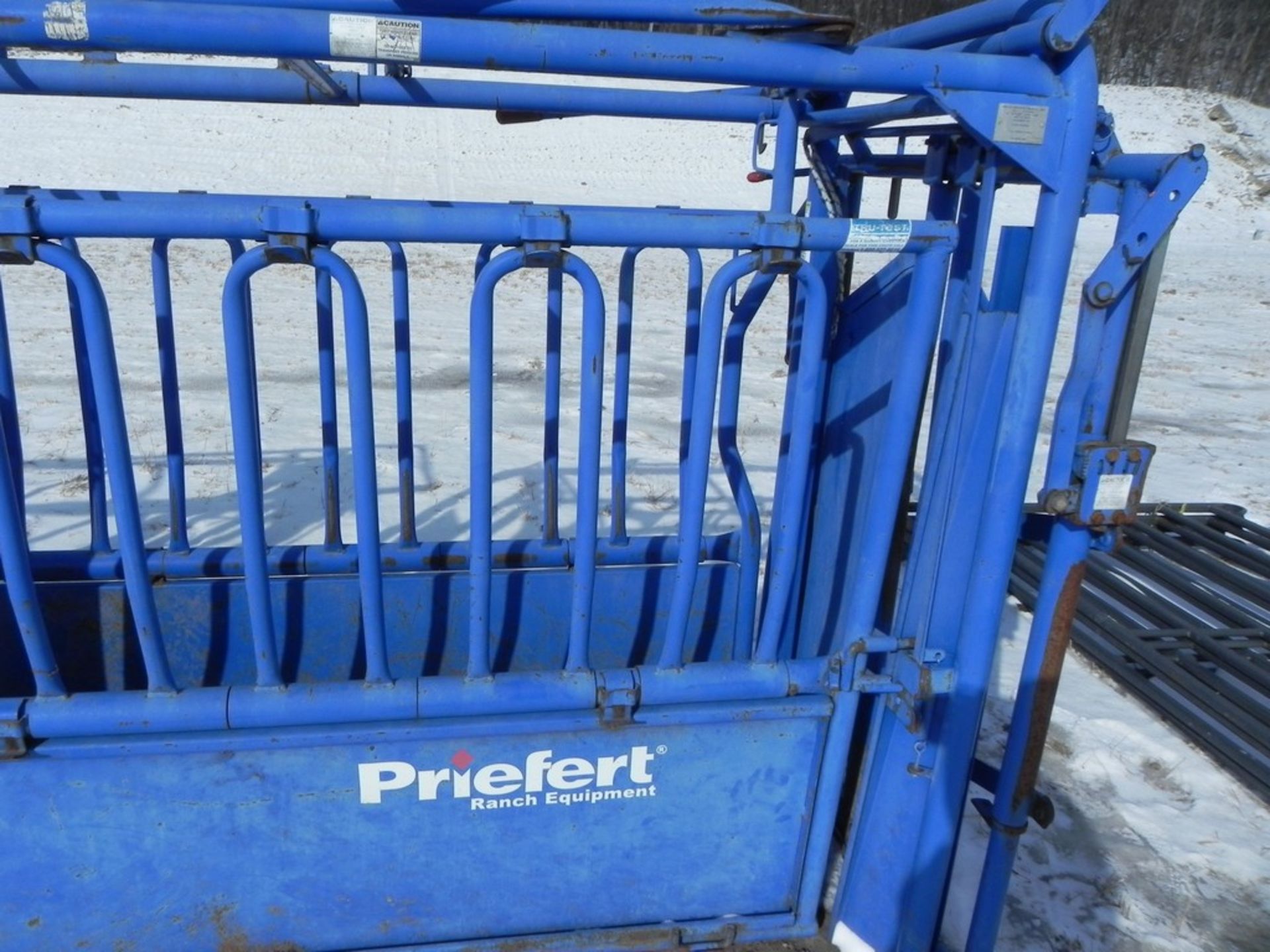 Priefert S04 Squeeze Chute - Image 2 of 10