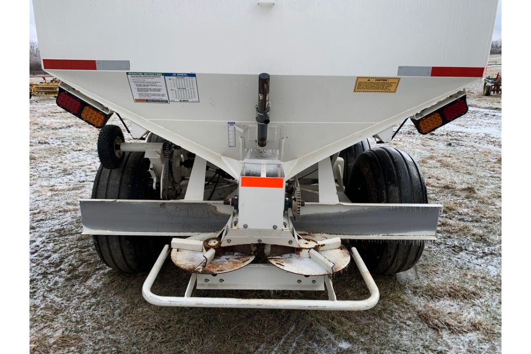 2022 Mobility 600 Fertilizer Spreader - Image 5 of 8