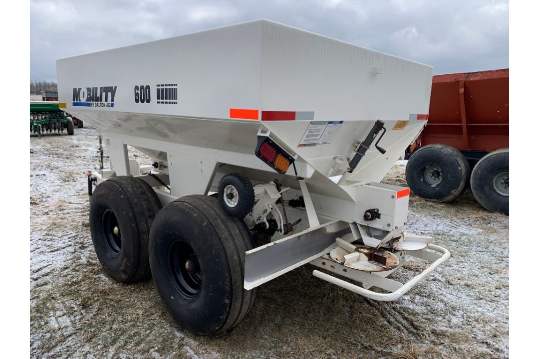 2022 Mobility 600 Fertilizer Spreader - Image 6 of 8