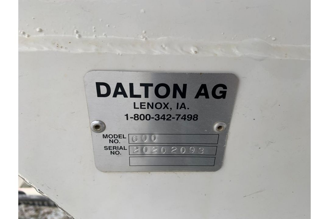 2022 Mobility 600 Fertilizer Spreader - Image 7 of 8