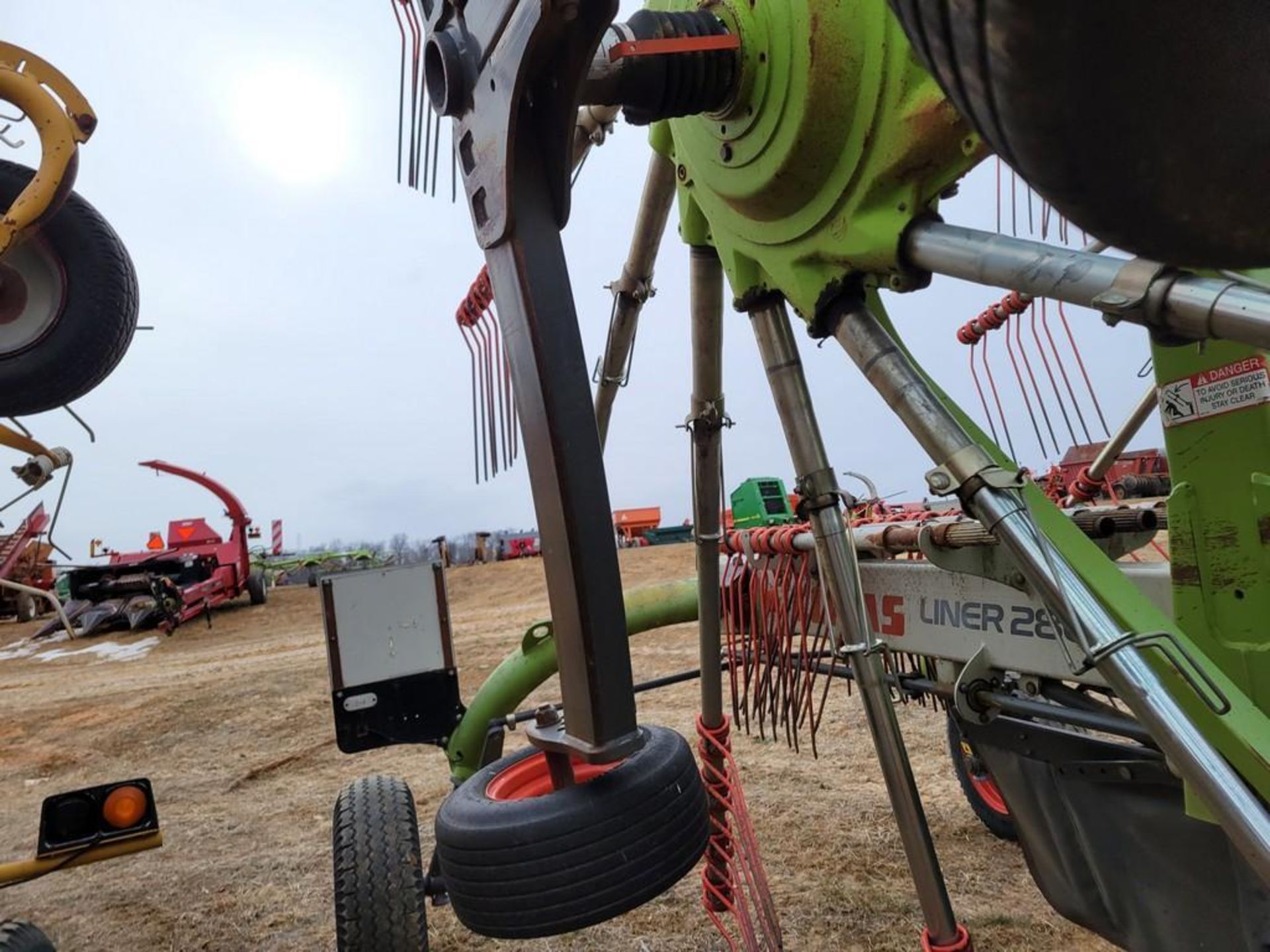 Claas Liner 2800 Rotary Rake - Image 9 of 31