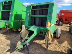 John Deere 330 Round Baler