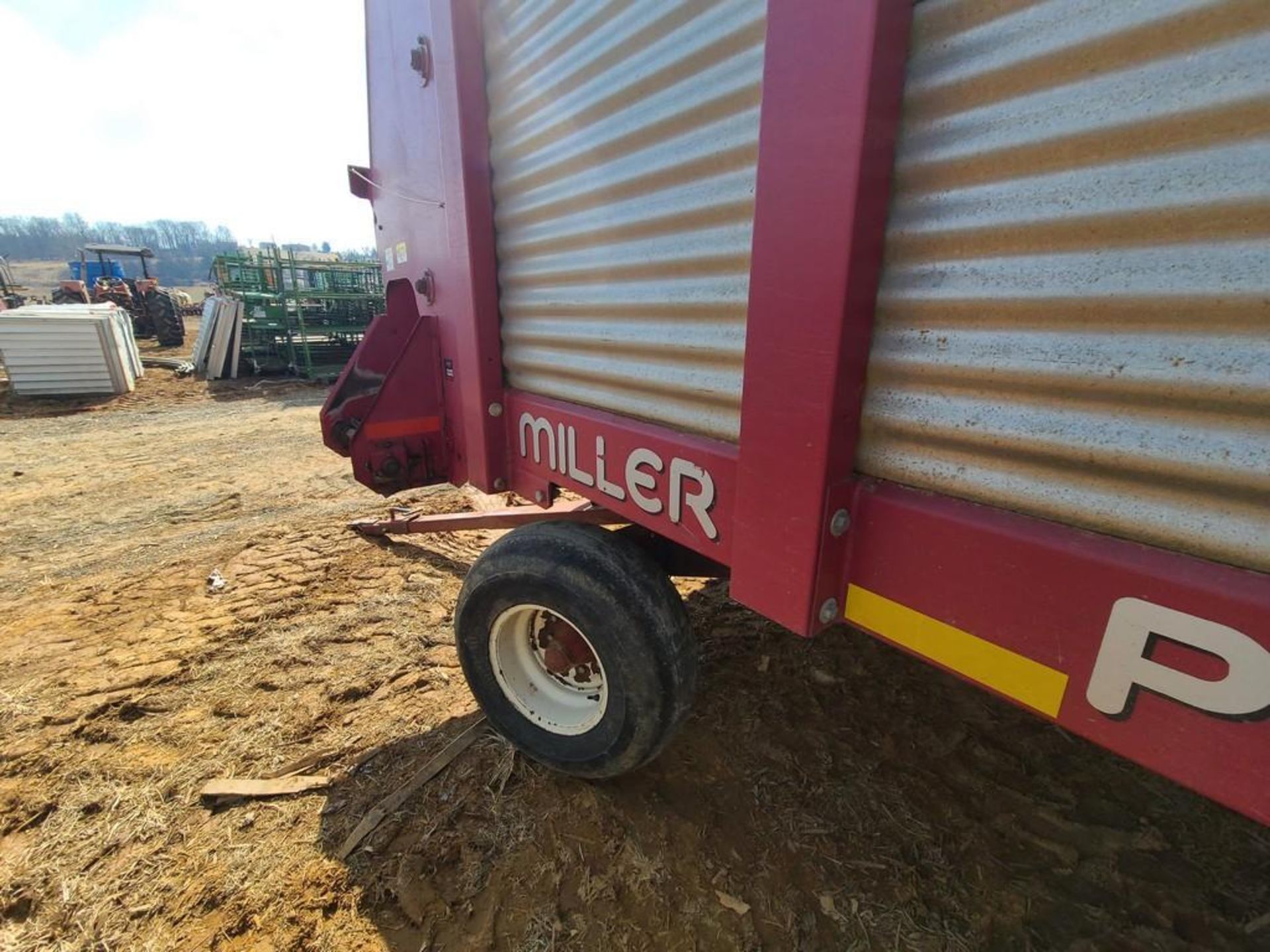 Miller Pro 5200 Forage Wagon - Image 24 of 33