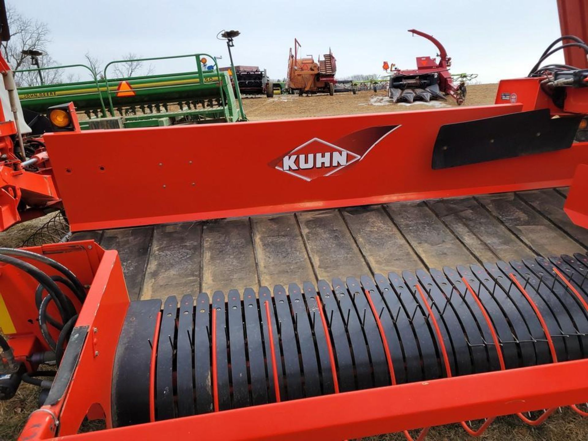 Kuhn MM300 Merger - Image 5 of 28
