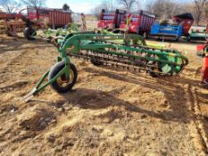 John Deere 672 Rake