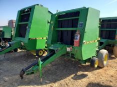 John Deere 335 Round Baler