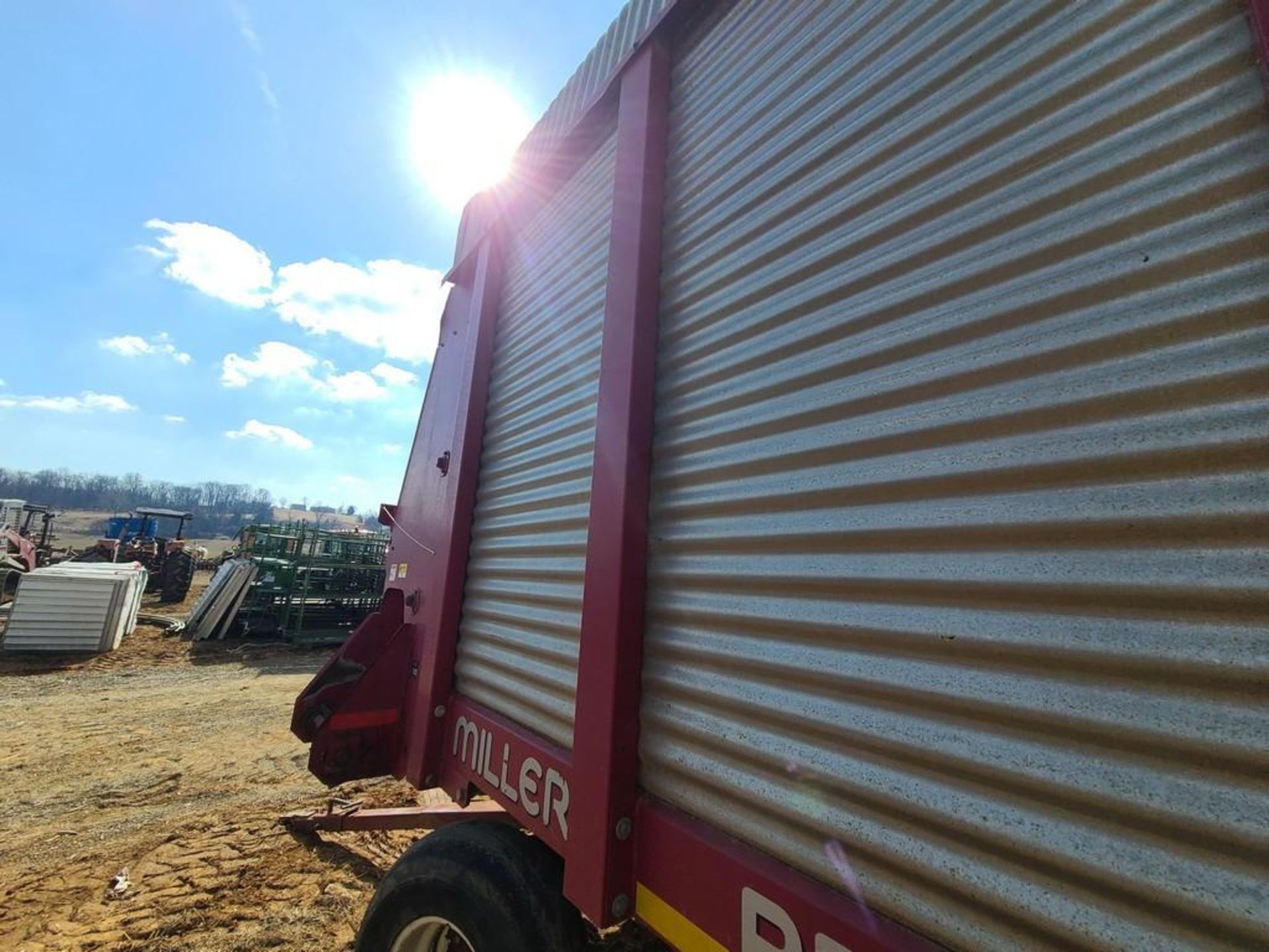 Miller Pro 5200 Forage Wagon - Image 23 of 33