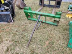 Frontier Bale Spear