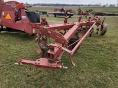 International 720 5Bt. Plow