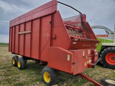 New Holland 818 Forage Wagon