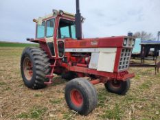 International 1466 Cab Tractor
