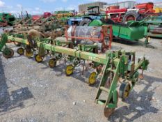 John Deere 825 Cultivator