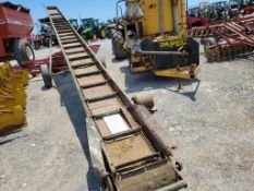 John Deere 300 Elevator