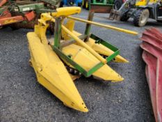 New Holland 824 Corn Head