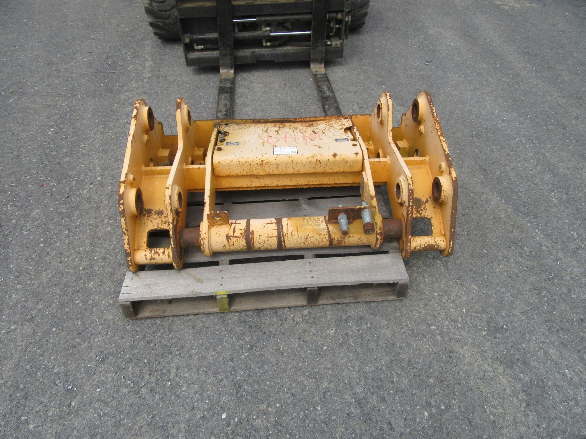 Paladin HL757TM9A Hydraulic quick coupler - Image 3 of 7