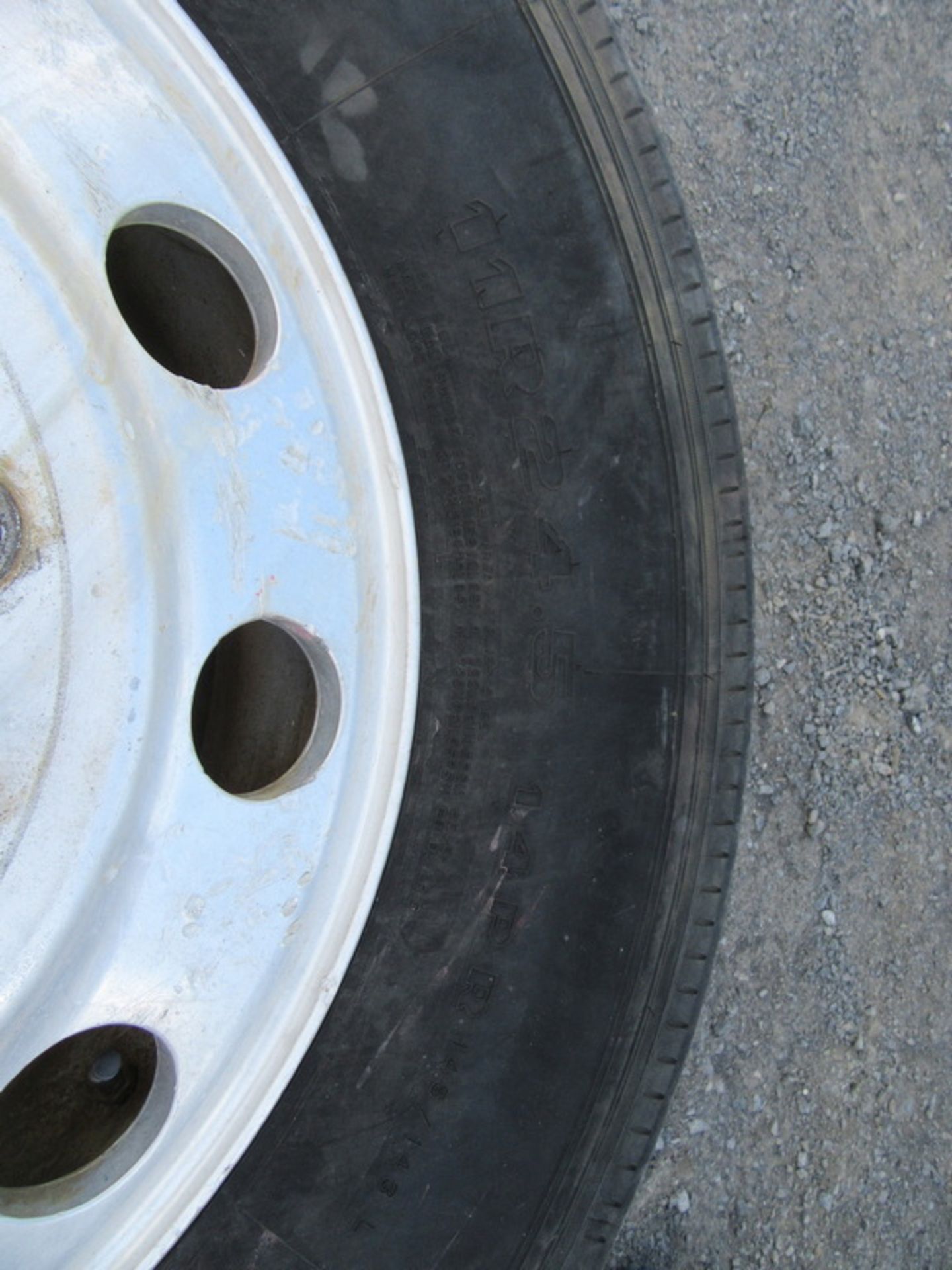 2011 Gladiator QR55-ST, 11R24.5 Tires on rims - Image 5 of 14