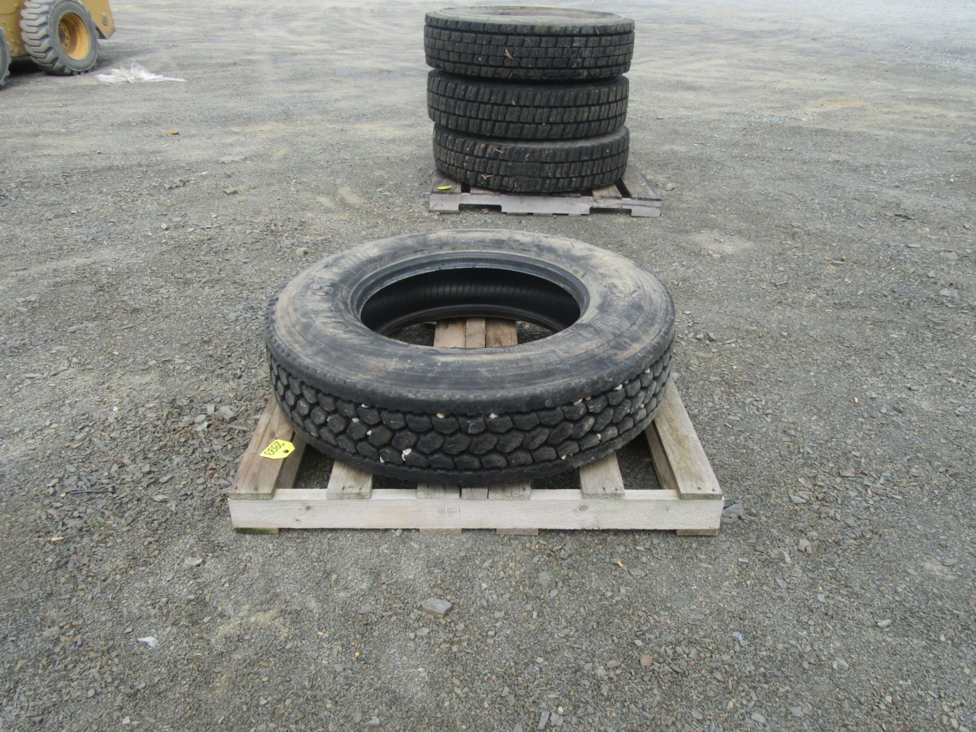 Bridgestone 11R24.5 Tire - Image 8 of 11