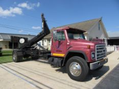 1989 International S1954 Hooklift truck