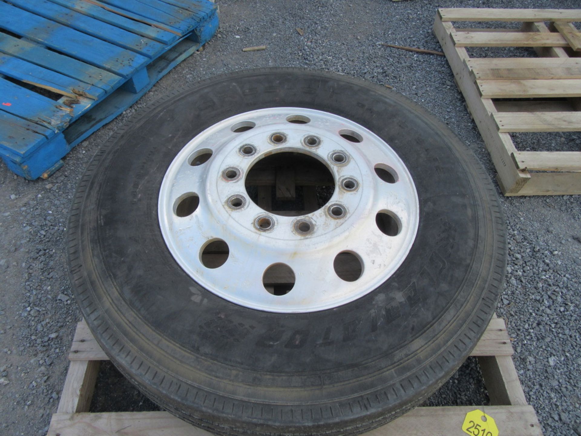 2011 Gladiator QR55-ST, 11R24.5 Tires on rims - Image 3 of 14
